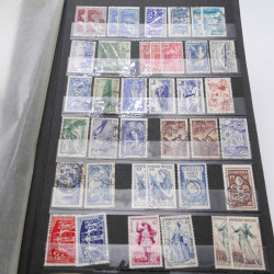 Vrac massif de timbres France et monde en 1 carton.