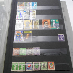 Vrac massif de timbres France et monde en 1 carton.