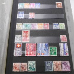 Vrac massif de timbres France et monde en 1 carton.