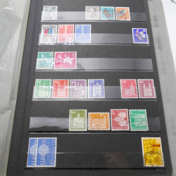 Vrac massif de timbres France et monde en 1 carton.