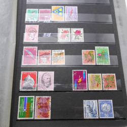 Vrac massif de timbres France et monde en 1 carton.