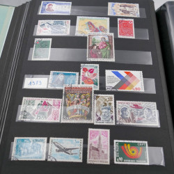 Vrac massif de timbres du monde en 1 carton.