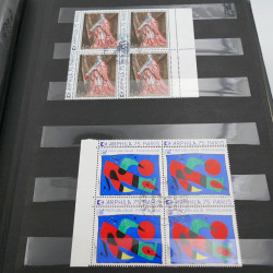 Vrac massif de timbres du monde en 1 carton.