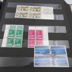 Vrac massif de timbres du monde en 1 carton.