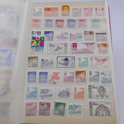 Vrac massif de timbres du monde en 1 carton.