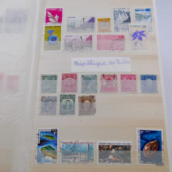 Vrac massif de timbres du monde en 1 carton.