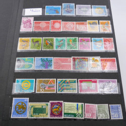 Vrac massif de timbres du monde en 1 carton.