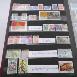 Vrac massif de timbres du monde en 1 carton.