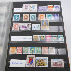 Vrac massif de timbres du monde en 1 carton.