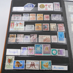 Vrac massif de timbres du monde en 1 carton.