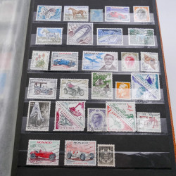 Vrac massif de timbres du monde en 1 carton.