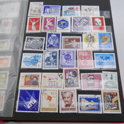 Vrac massif de timbres du monde en 1 carton.