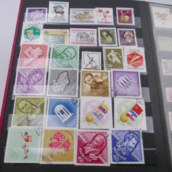 Vrac massif de timbres du monde en 1 carton.