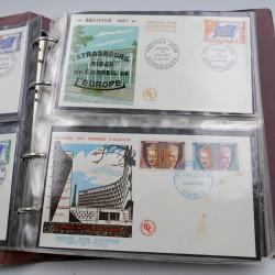 Vrac massif de timbres du monde en 1 carton.