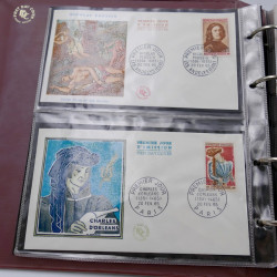 Vrac massif de timbres du monde en 1 carton.