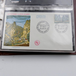 Vrac massif de timbres du monde en 1 carton.