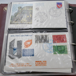 Vrac massif de timbres du monde en 1 carton.