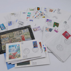 Vrac massif de timbres du monde en 1 carton.