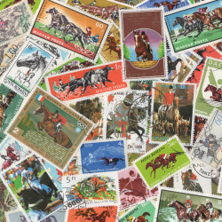 Hippisme 50 timbres thématiques tous différents.