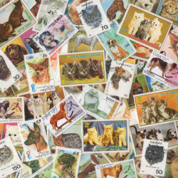 Chats et Chiens 200 timbres thématiques tous différents.