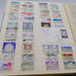 Vrac massif de timbres du monde en 1 carton.