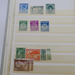 Vrac massif de timbres du monde en 1 carton.