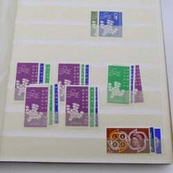 Vrac massif de timbres du monde en 1 carton.