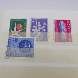 Vrac massif de timbres du monde en 1 carton.