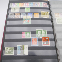 Vrac massif de timbres du monde en 1 carton.