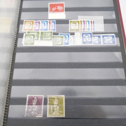 Vrac massif de timbres du monde en 1 carton.