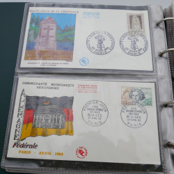 Vrac massif de timbres du monde en 1 carton.