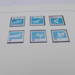 Vrac massif de timbres du monde en 1 carton.