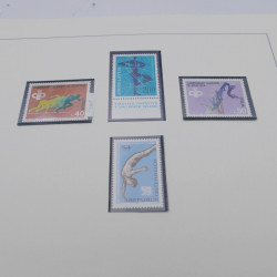 Vrac massif de timbres du monde en 1 carton.