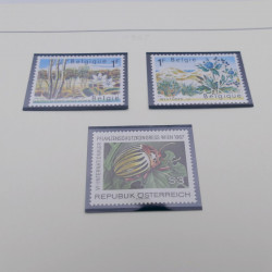 Vrac massif de timbres du monde en 1 carton.