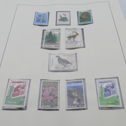 Vrac massif de timbres du monde en 1 carton.