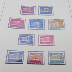 Collection timbres d'Europa 1956-1977 complet en 2 albums Safe.