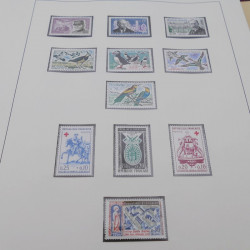 Collection timbres de France 1960-1977 neuf** en 2 albums Safe.