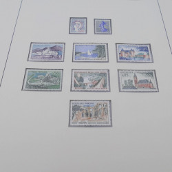 Collection timbres de France 1960-1977 neuf** en 2 albums Safe.