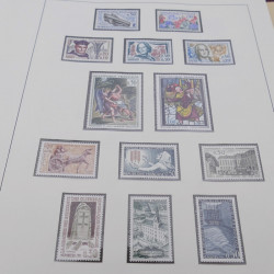 Collection timbres de France 1960-1977 neuf** en 2 albums Safe.