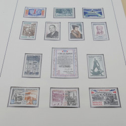 Collection timbres de France 1960-1977 neuf** en 2 albums Safe.