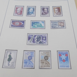 Collection timbres de France 1960-1977 neuf** en 2 albums Safe.