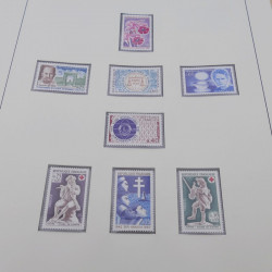 Collection timbres de France 1960-1977 neuf** en 2 albums Safe.