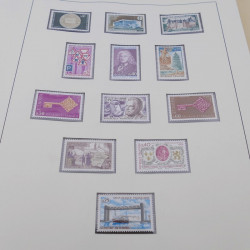 Collection timbres de France 1960-1977 neuf** en 2 albums Safe.