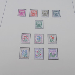 Collection timbres de France 1960-1977 neuf** en 2 albums Safe.