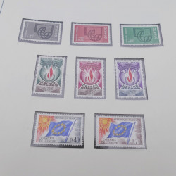 Collection timbres de France 1960-1977 neuf** en 2 albums Safe.