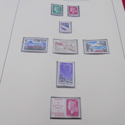 Collection timbres de France 1960-1977 neuf** en 2 albums Safe.