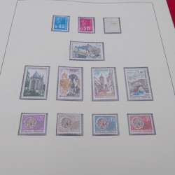 Collection timbres de France 1960-1977 neuf** en 2 albums Safe.