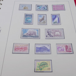 Collection timbres de France 1960-1977 neuf** en 2 albums Safe.