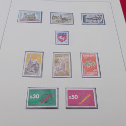 Collection timbres de France 1960-1977 neuf** en 2 albums Safe.