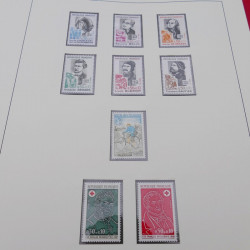 Collection timbres de France 1960-1977 neuf** en 2 albums Safe.